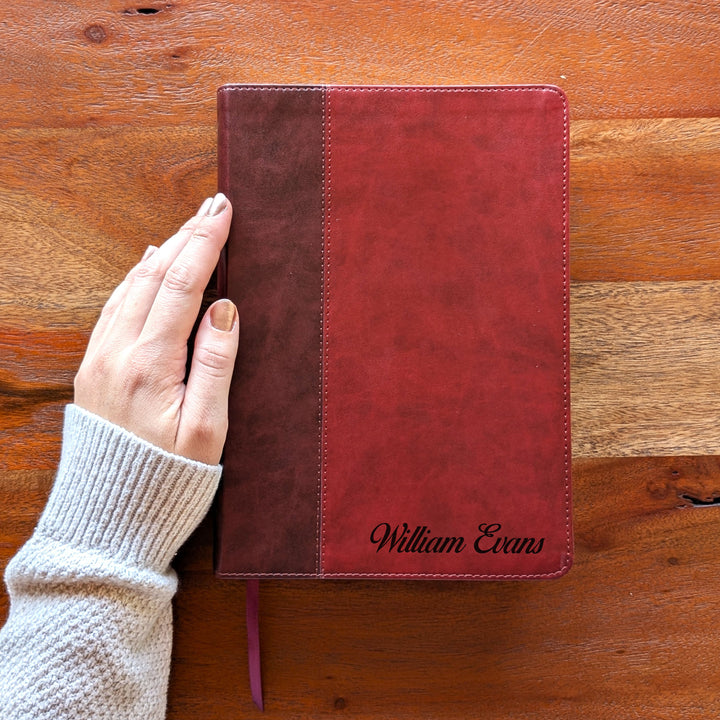 Biblia con letra súper gigante ESV personalizada – Borgoña | Girasol