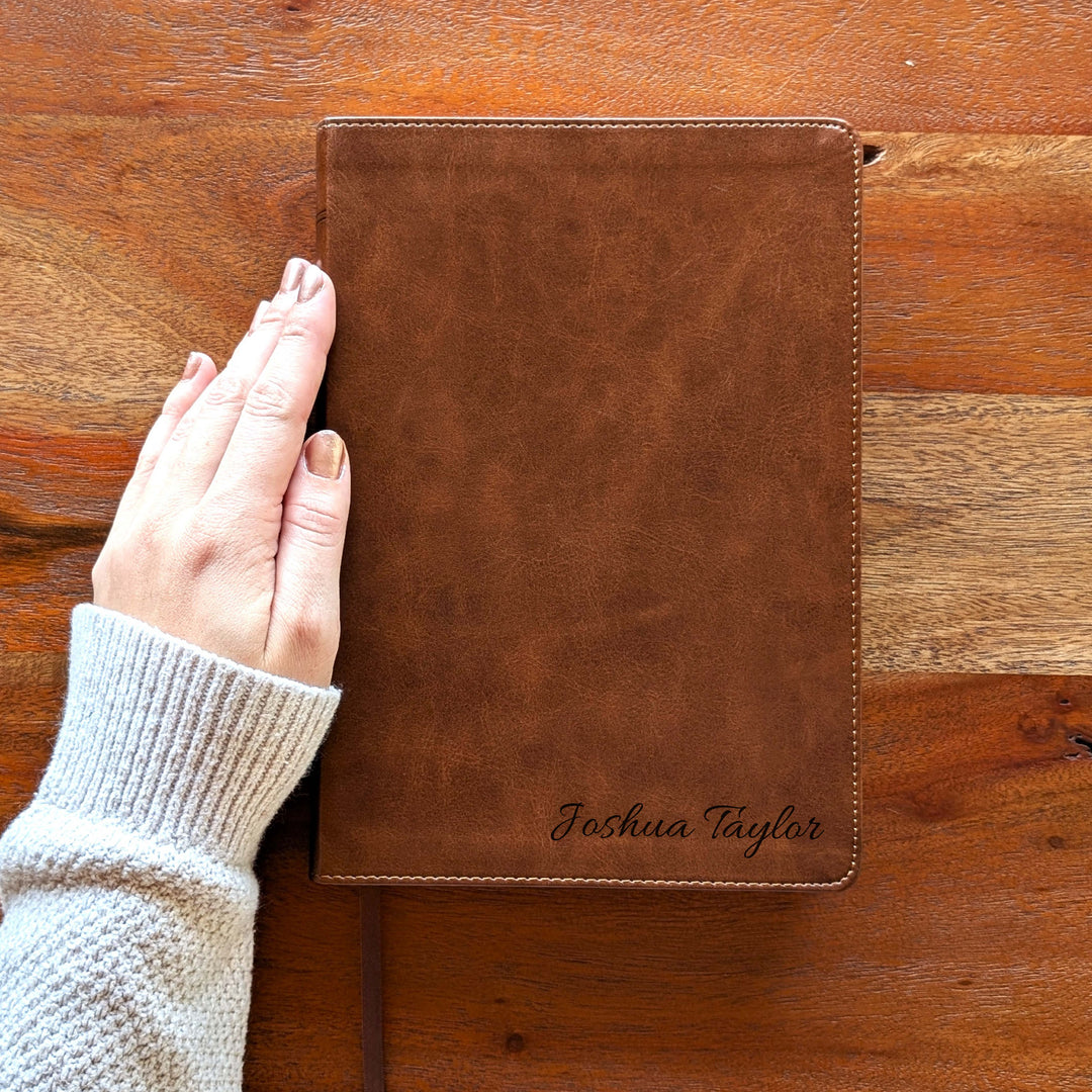 Biblia con letra súper gigante ESV personalizada – Borgoña | Girasol