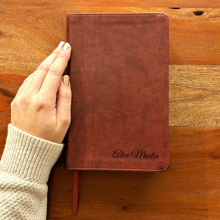 Biblia con letra súper gigante ESV personalizada – Borgoña | Girasol