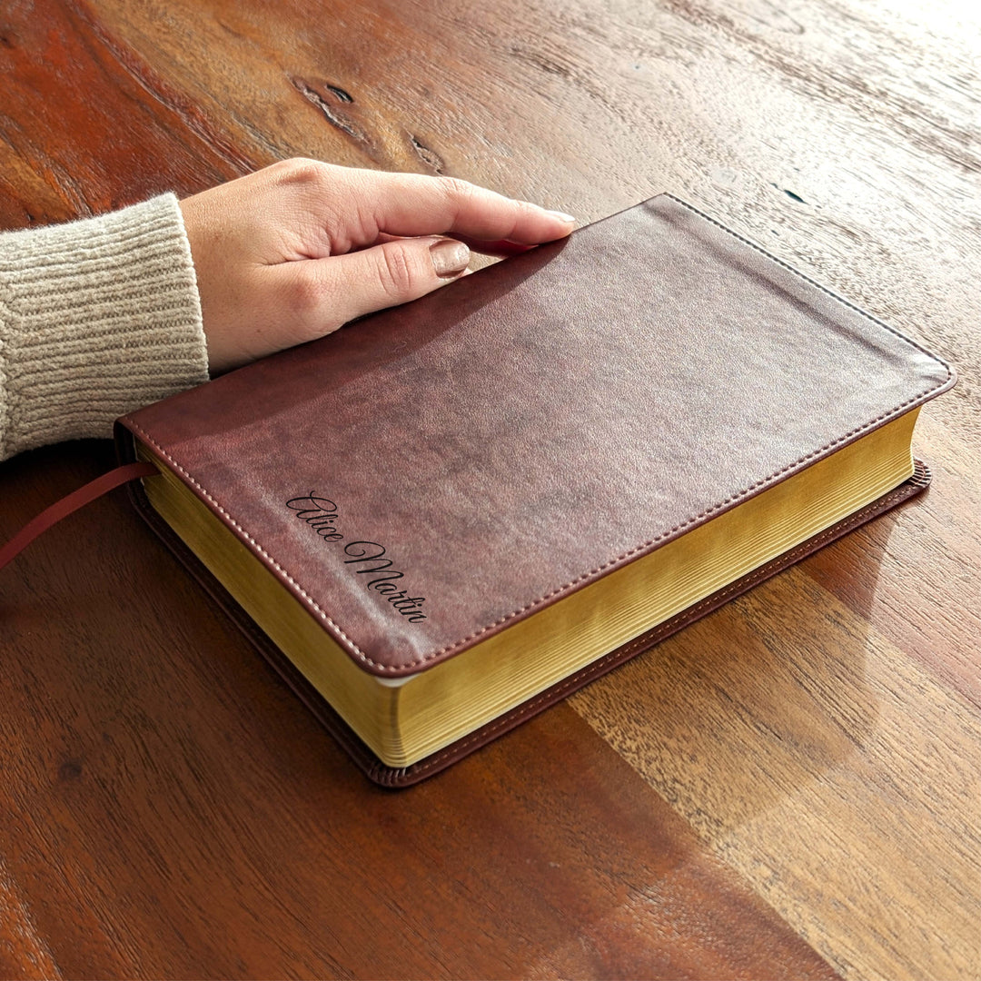 Biblia con letra súper gigante ESV personalizada – Borgoña | Girasol