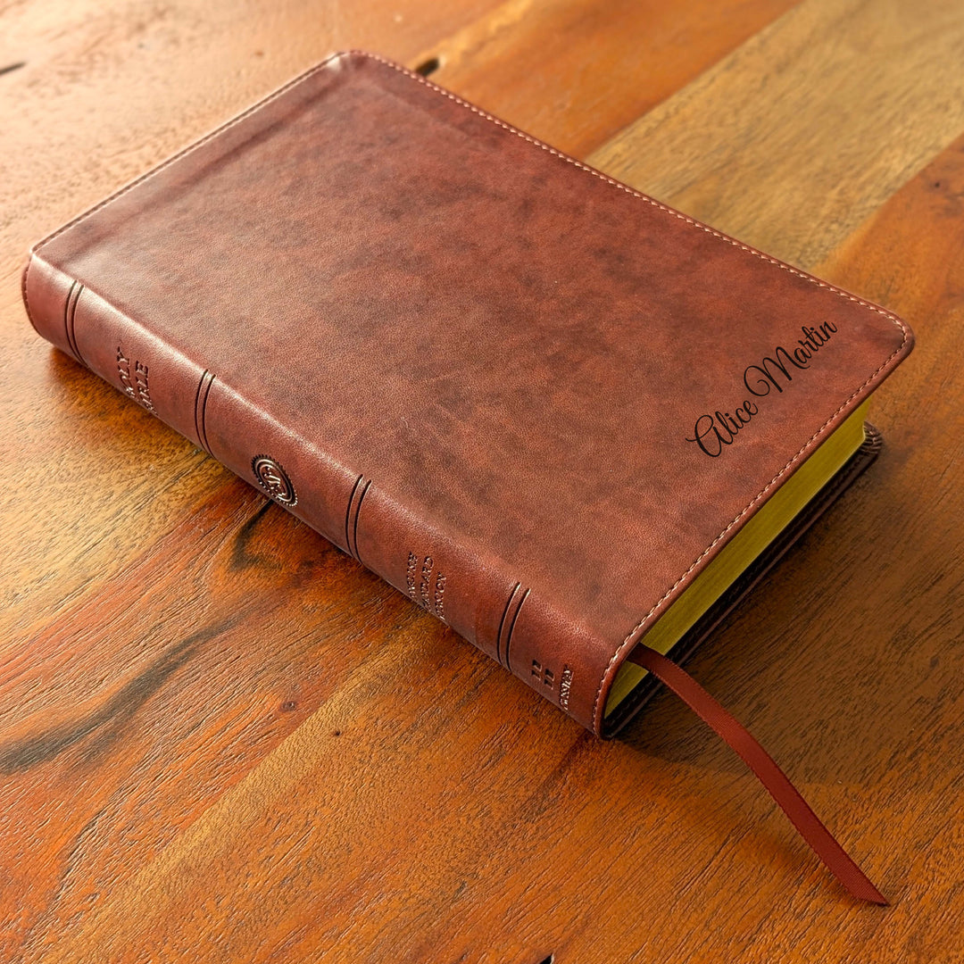 Biblia con letra súper gigante ESV personalizada – Borgoña | Girasol