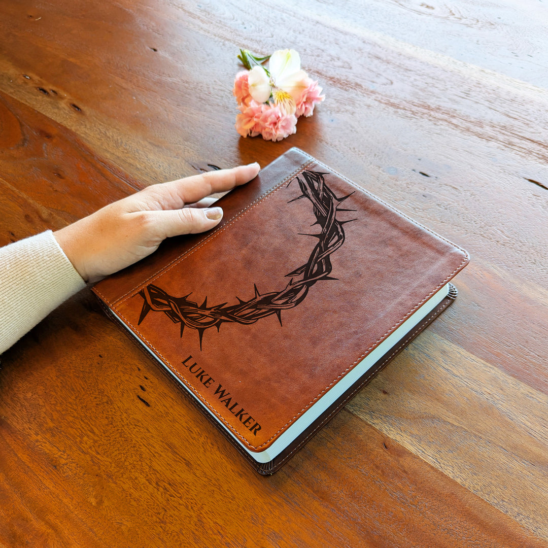 Biblia con letra súper gigante ESV personalizada – Borgoña | Girasol