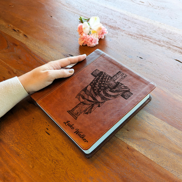 Biblia con letra súper gigante ESV personalizada – Borgoña | Girasol