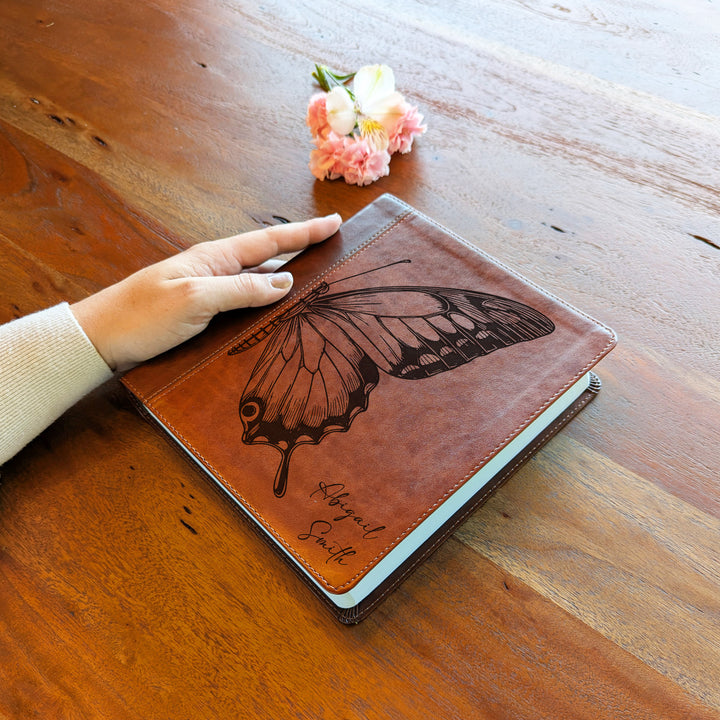 Biblia con letra súper gigante ESV personalizada – Borgoña | Girasol