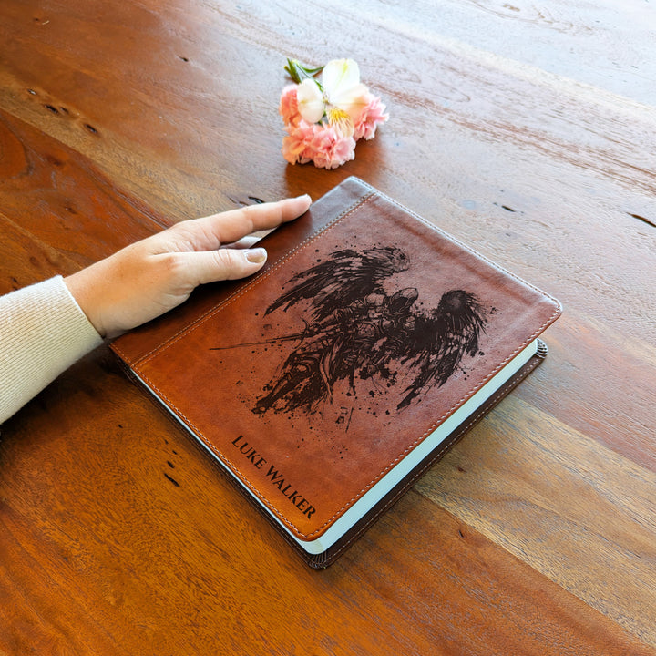 Biblia con letra súper gigante ESV personalizada – Borgoña | Girasol