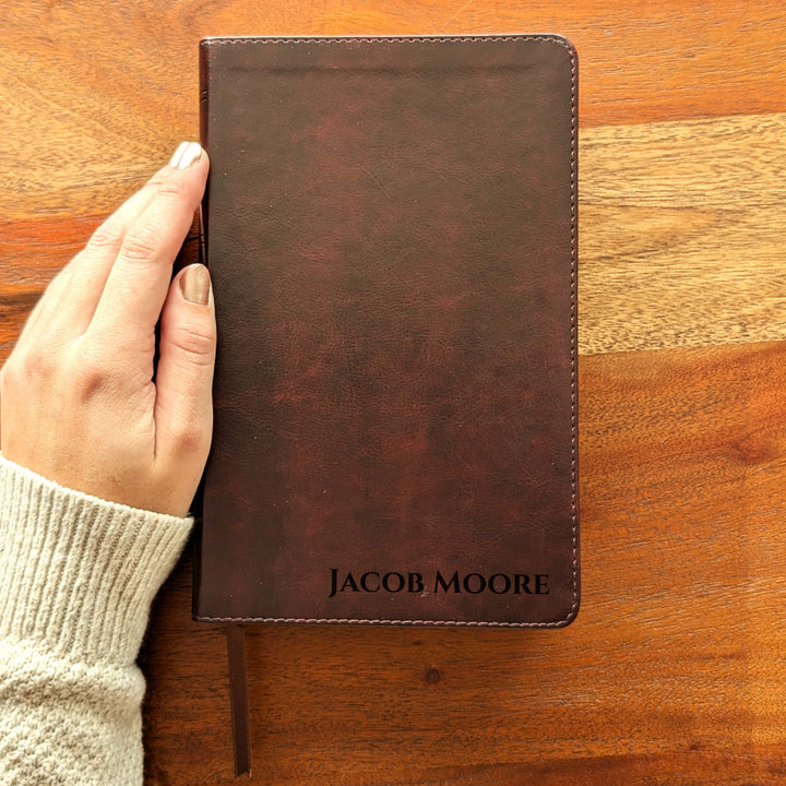 Biblia con letra súper gigante ESV personalizada – Borgoña | Girasol