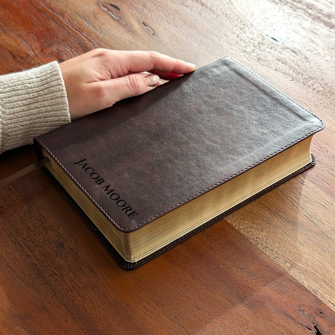 Biblia con letra súper gigante ESV personalizada – Borgoña | Girasol