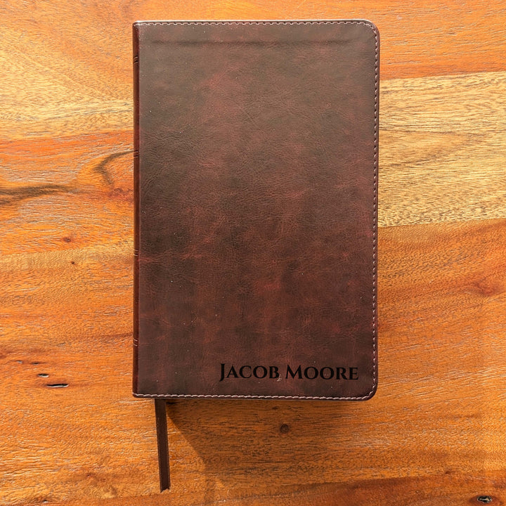 Biblia con letra súper gigante ESV personalizada – Borgoña | Girasol