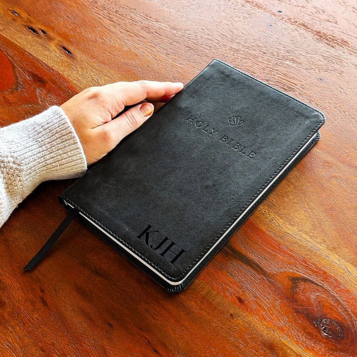 Biblia con letra súper gigante ESV personalizada – Borgoña | Girasol
