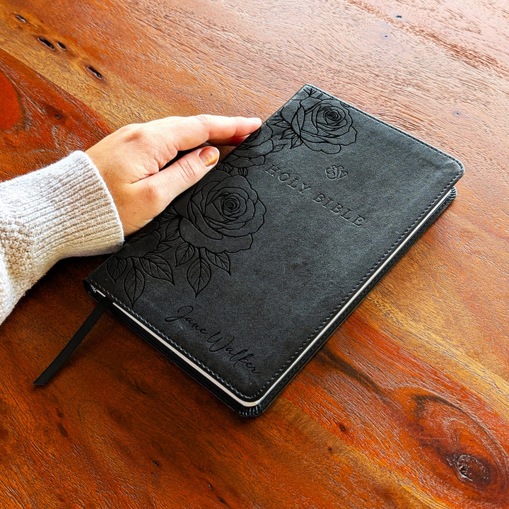 Biblia con letra súper gigante ESV personalizada – Borgoña | Girasol