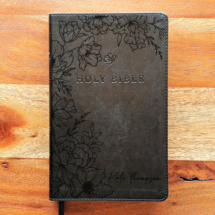 Biblia con letra súper gigante ESV personalizada – Borgoña | Girasol