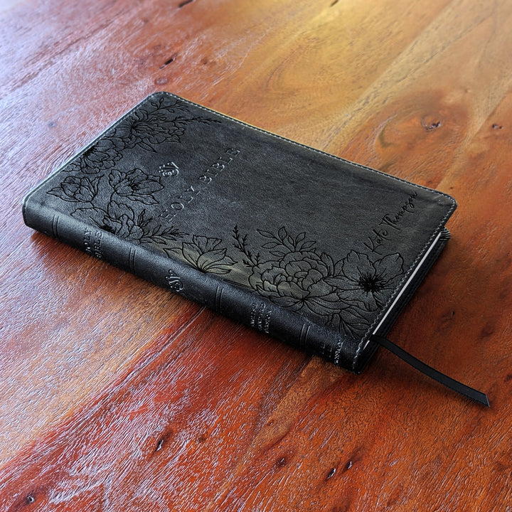 Biblia con letra súper gigante ESV personalizada – Borgoña | Girasol