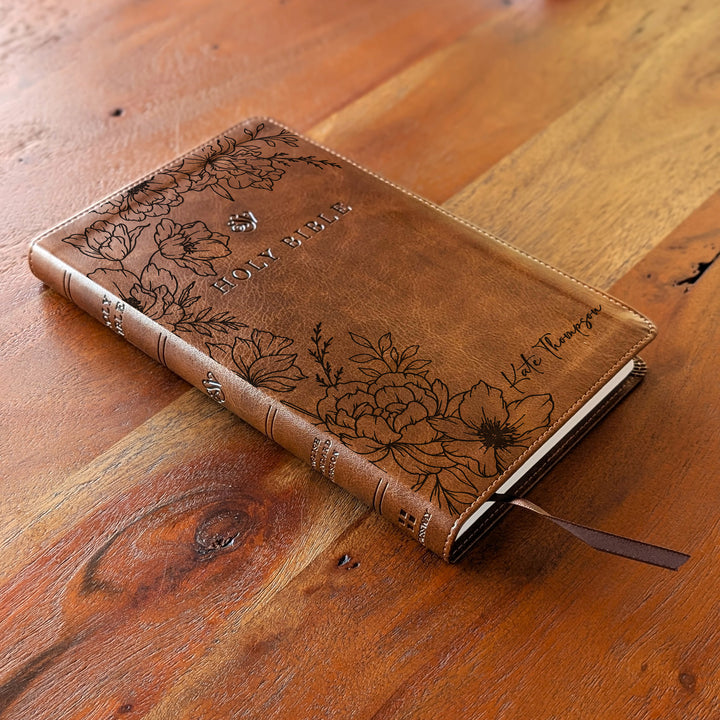 Biblia con letra súper gigante ESV personalizada – Borgoña | Girasol