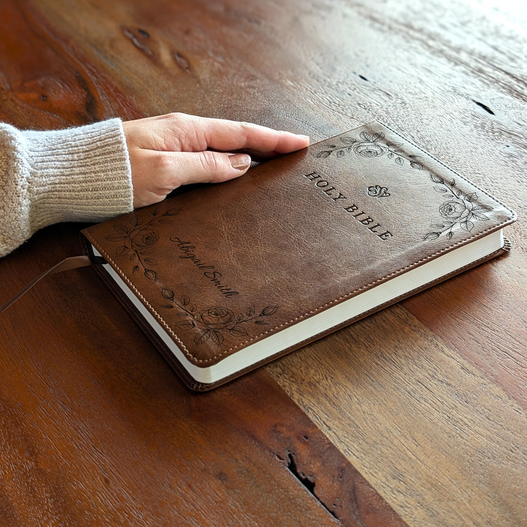 Biblia con letra súper gigante ESV personalizada – Borgoña | Girasol