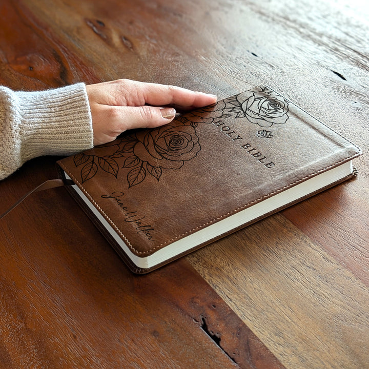 Biblia con letra súper gigante ESV personalizada – Borgoña | Girasol