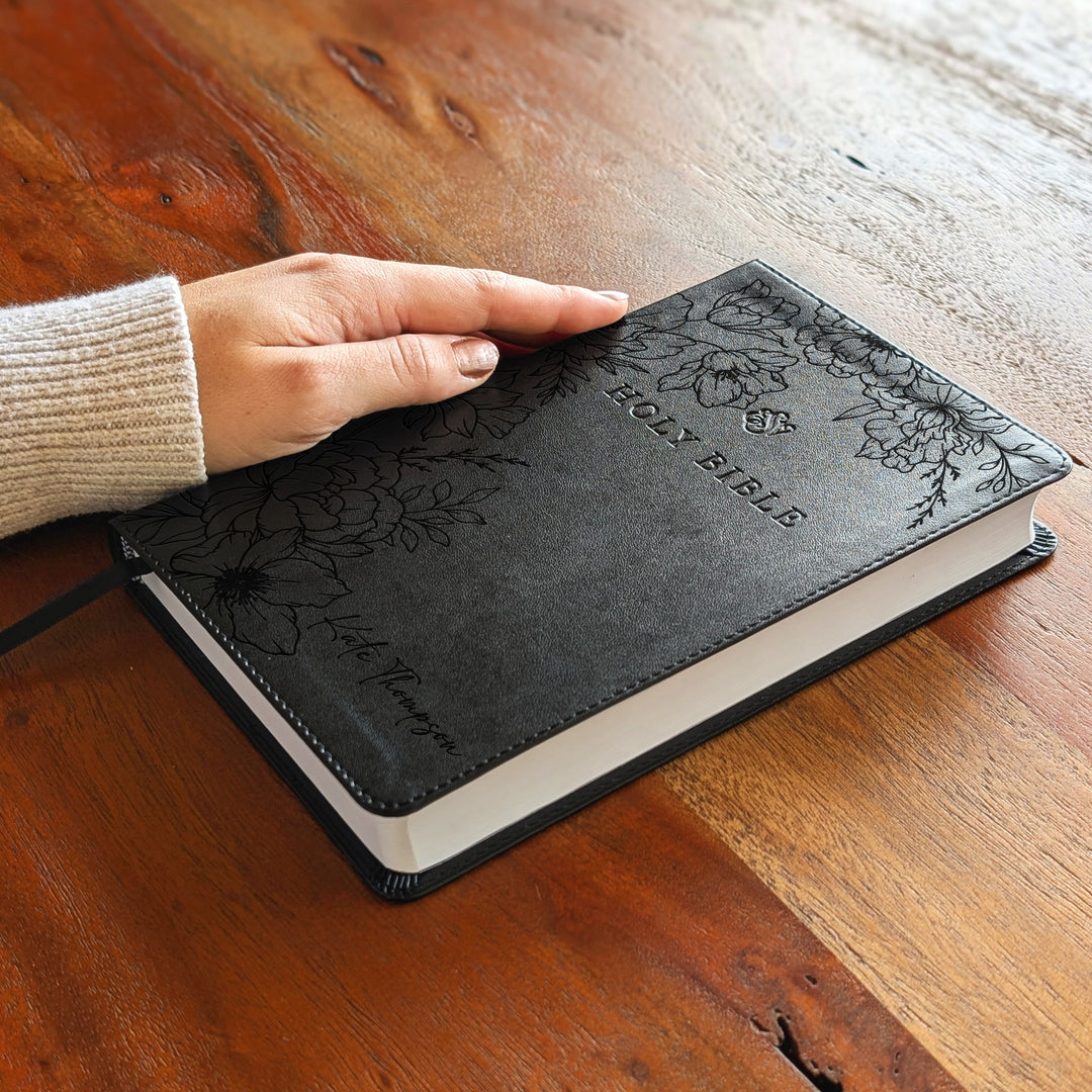 Biblia con letra súper gigante ESV personalizada – Borgoña | Girasol