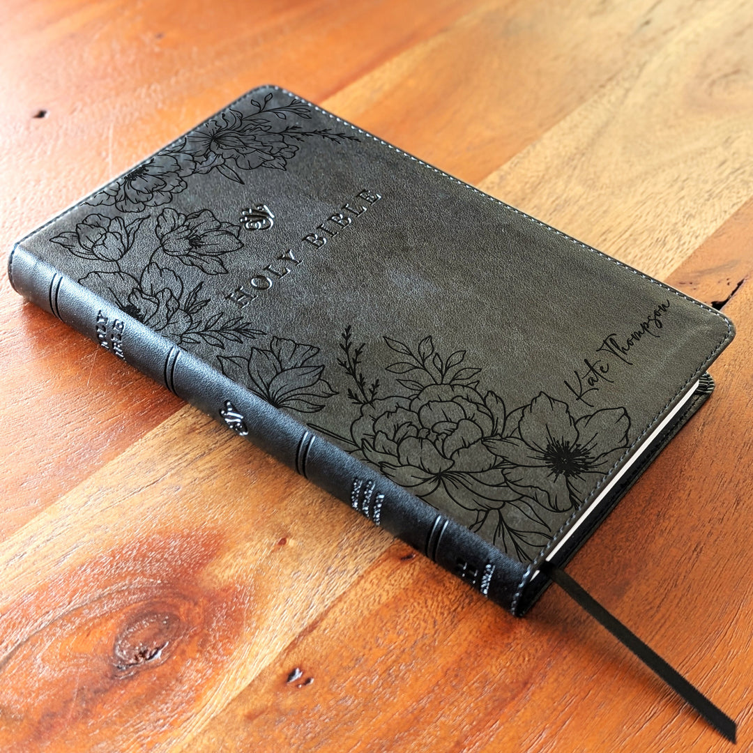 Biblia con letra súper gigante ESV personalizada – Borgoña | Girasol