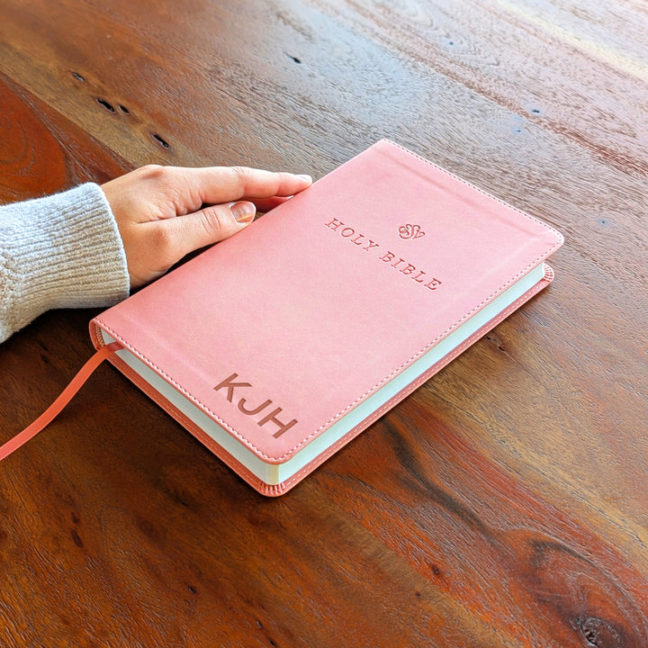 Biblia con letra súper gigante ESV personalizada – Borgoña | Girasol