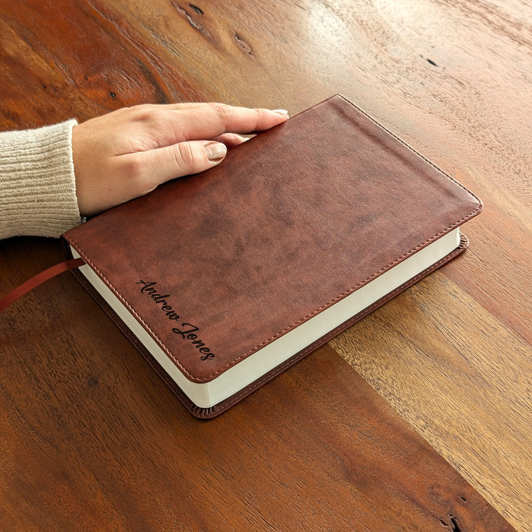 Biblia con letra súper gigante ESV personalizada – Borgoña | Girasol