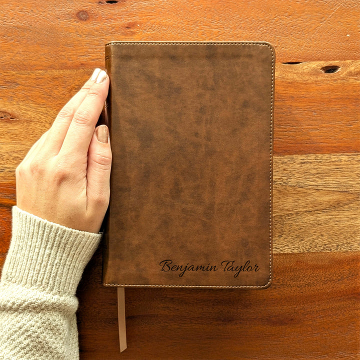 Biblia con letra súper gigante ESV personalizada – Borgoña | Girasol