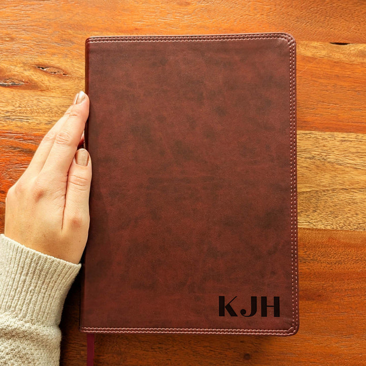 Biblia con letra súper gigante ESV personalizada – Borgoña | Girasol