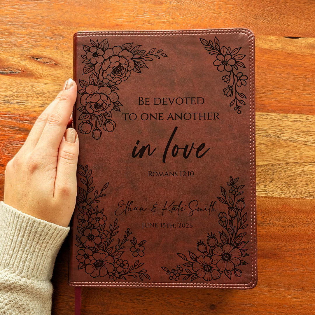 Biblia con letra súper gigante ESV personalizada – Borgoña | Girasol