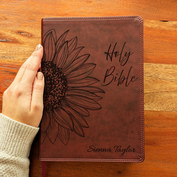 Biblia con letra súper gigante ESV personalizada – Borgoña | Girasol