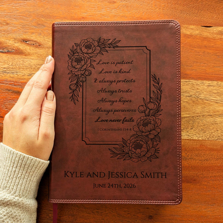 Biblia con letra súper gigante ESV personalizada – Borgoña | Girasol
