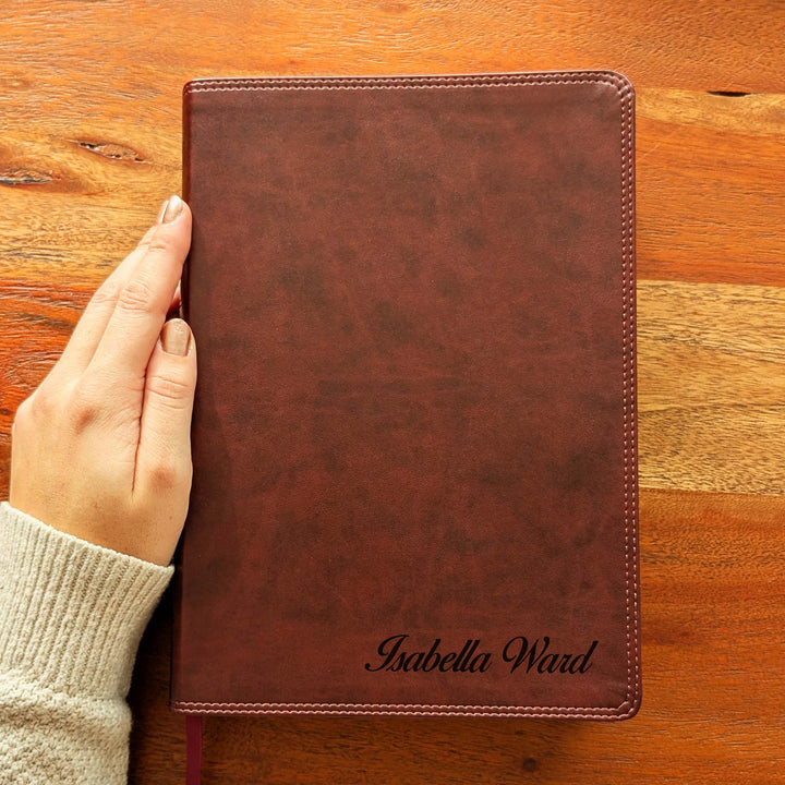 Biblia con letra súper gigante ESV personalizada – Borgoña | Girasol