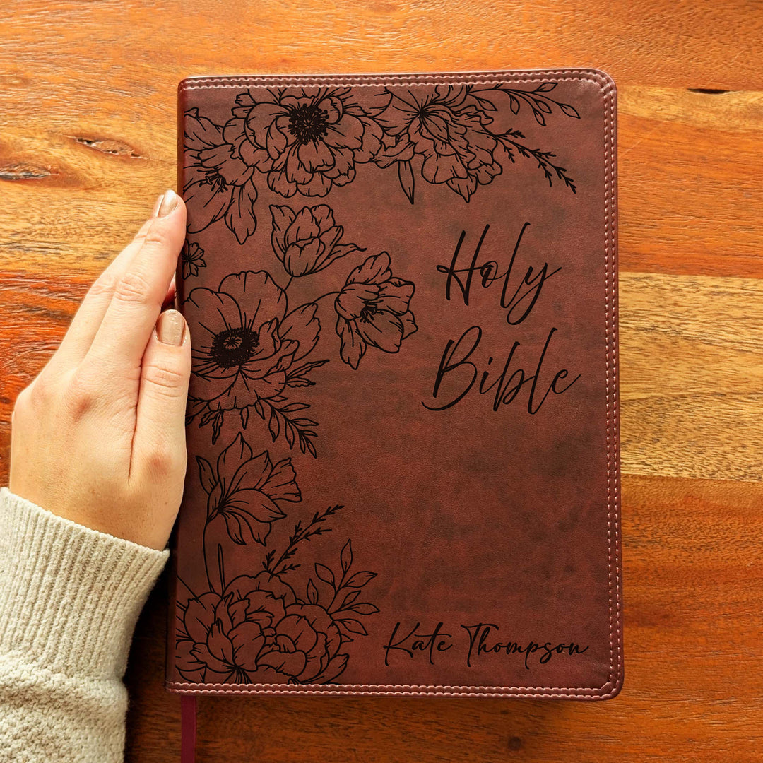 Biblia con letra súper gigante ESV personalizada – Borgoña | Girasol