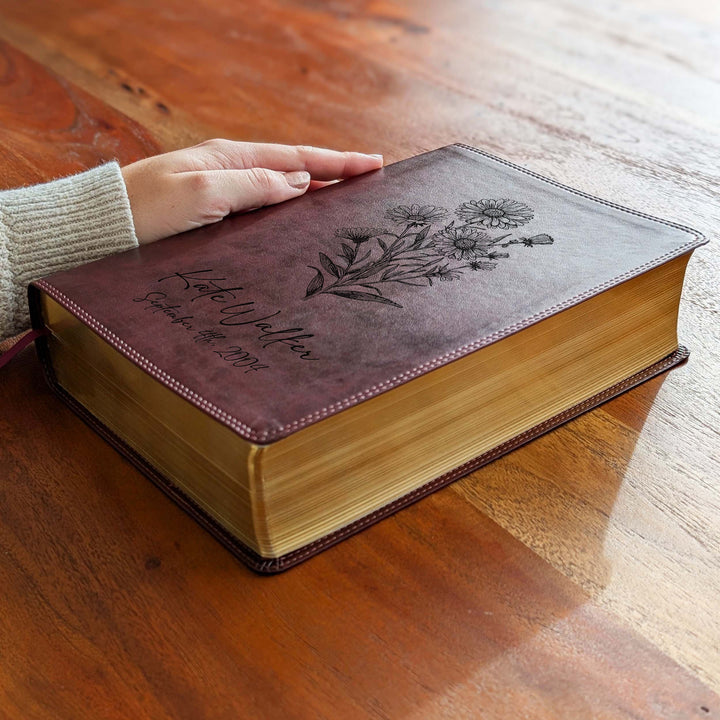 Biblia con letra súper gigante ESV personalizada – Borgoña | Girasol