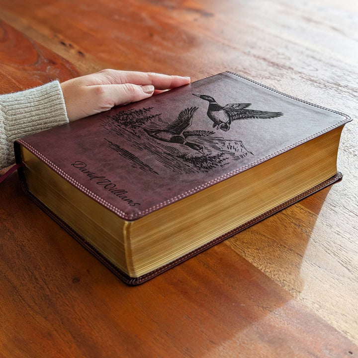 Biblia con letra súper gigante ESV personalizada – Borgoña | Girasol