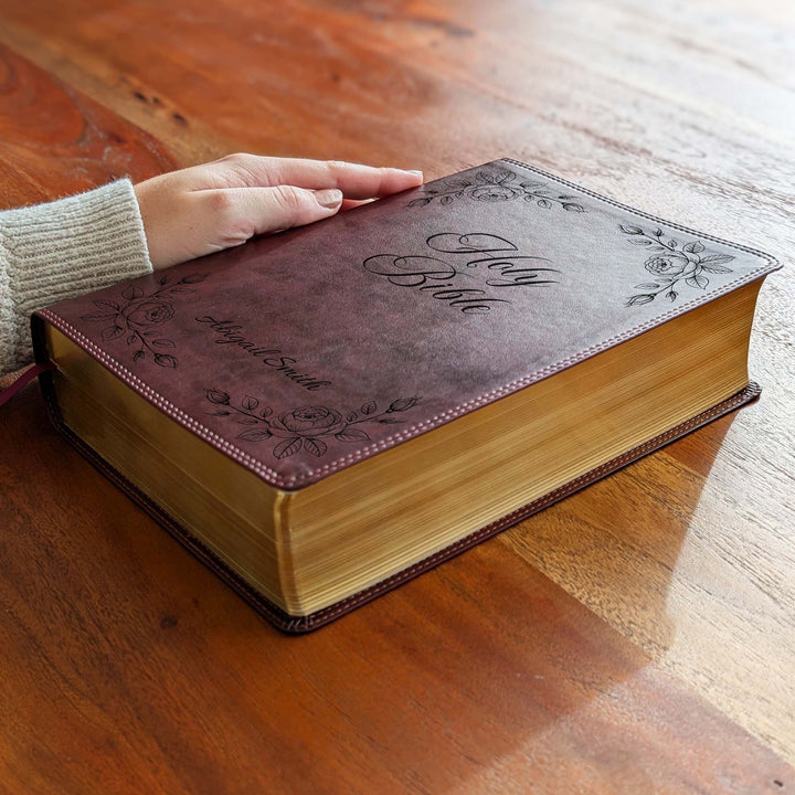 Biblia con letra súper gigante ESV personalizada – Borgoña | Girasol