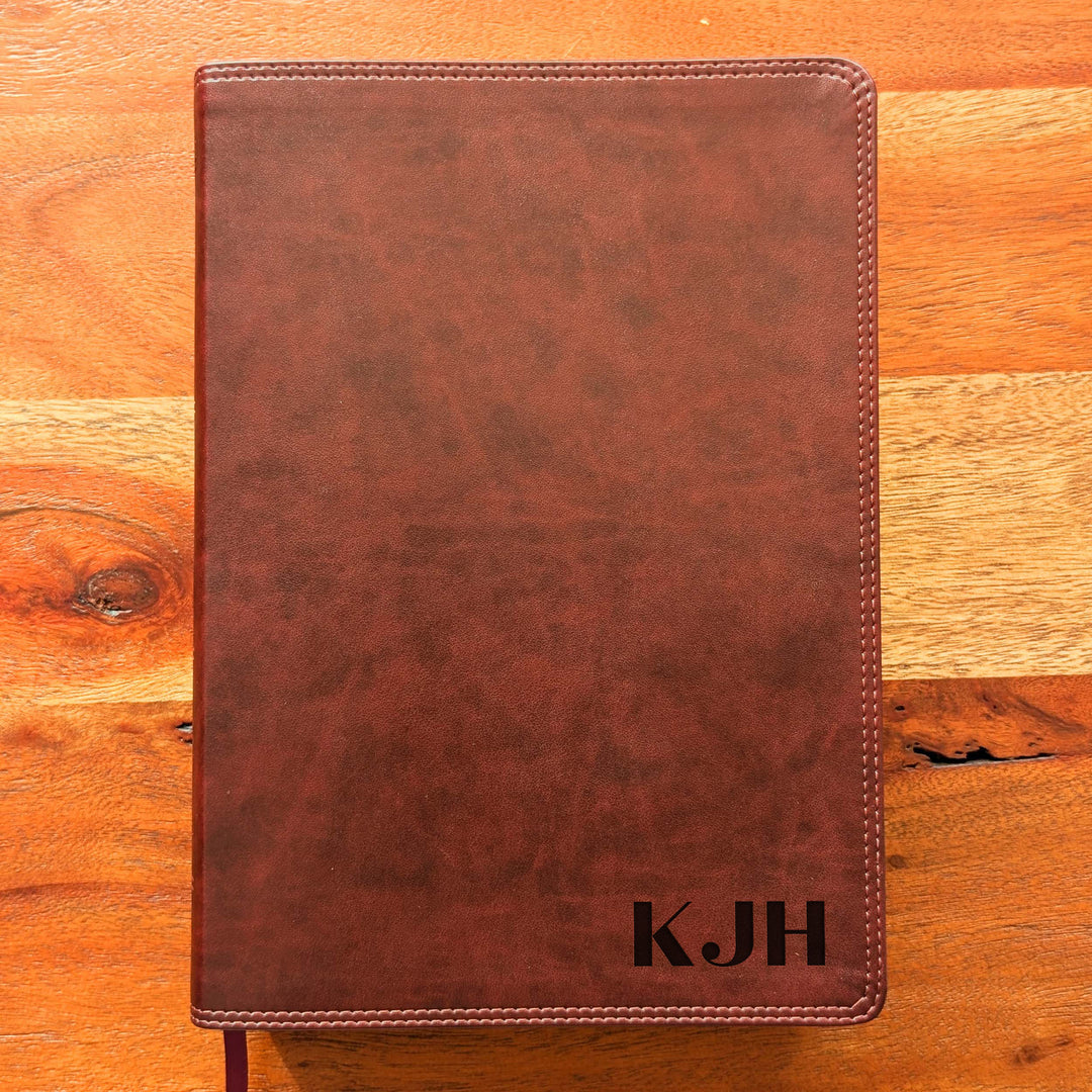 Biblia con letra súper gigante ESV personalizada – Borgoña | Girasol