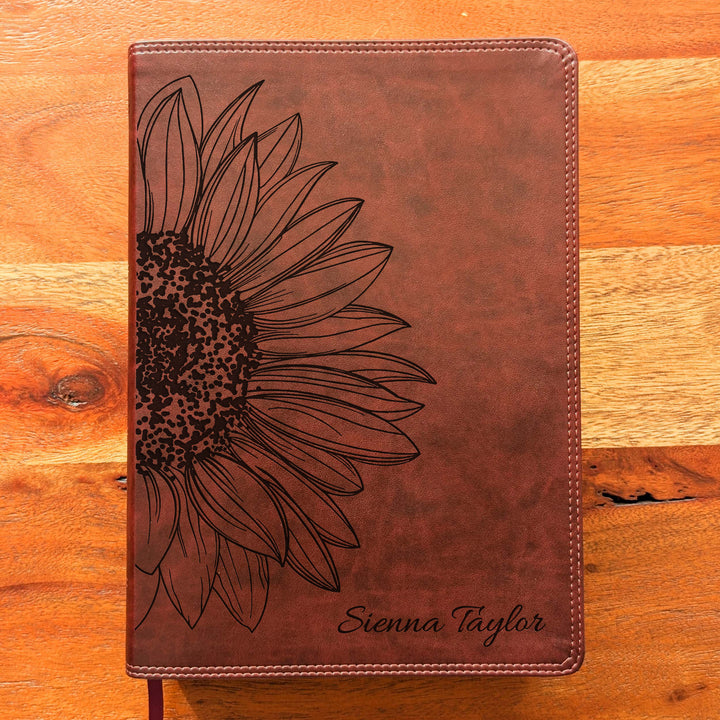 Biblia con letra súper gigante ESV personalizada – Borgoña | Girasol