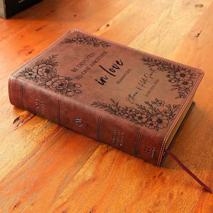 Biblia con letra súper gigante ESV personalizada – Borgoña | Girasol