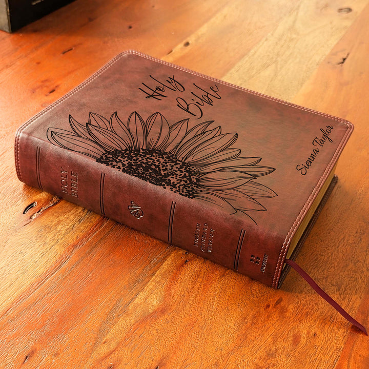 Biblia con letra súper gigante ESV personalizada – Borgoña | Girasol