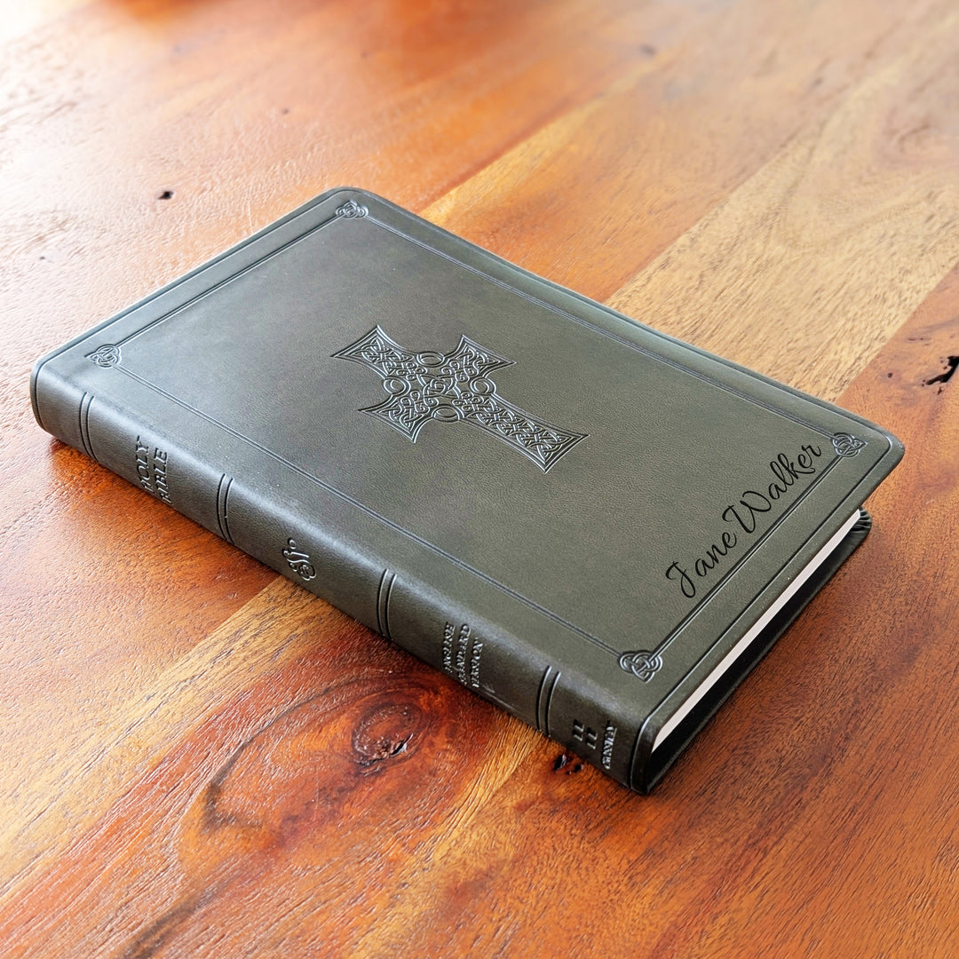 Biblia con letra súper gigante ESV personalizada – Borgoña | Girasol