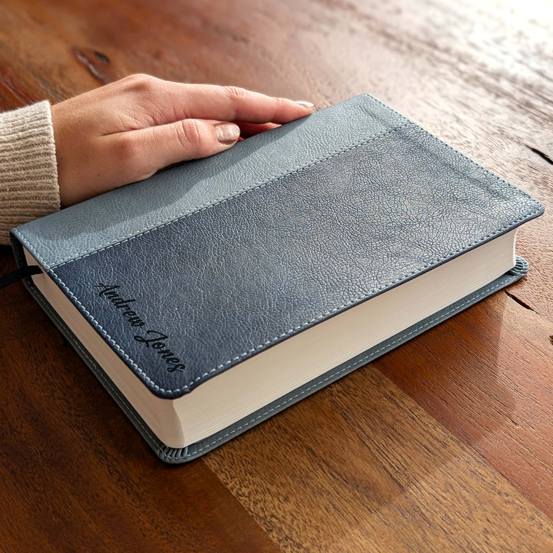 Biblia con letra súper gigante ESV personalizada – Borgoña | Girasol