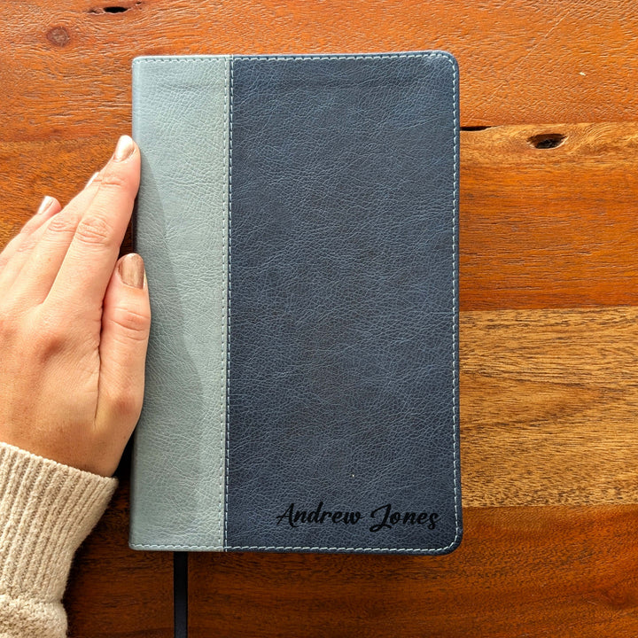 Biblia con letra súper gigante ESV personalizada – Borgoña | Girasol