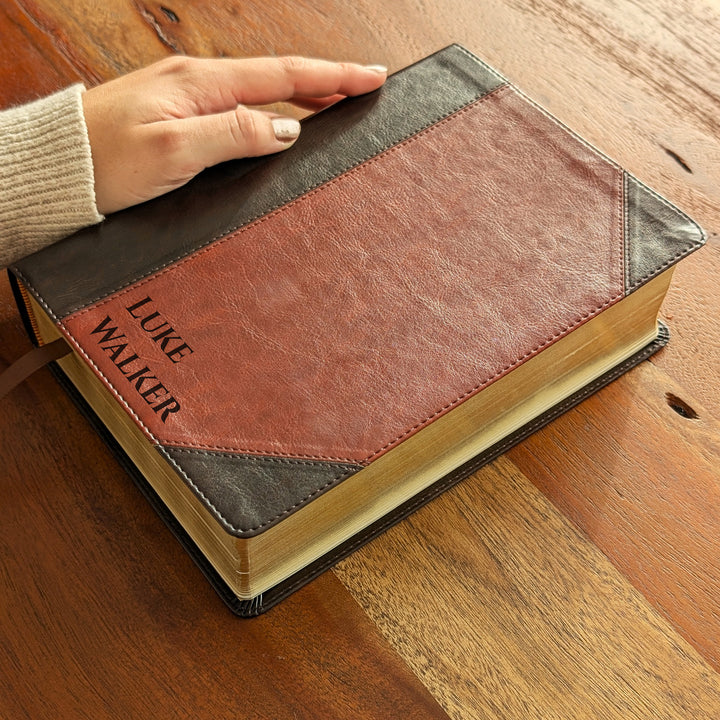 Biblia con letra súper gigante ESV personalizada – Borgoña | Girasol