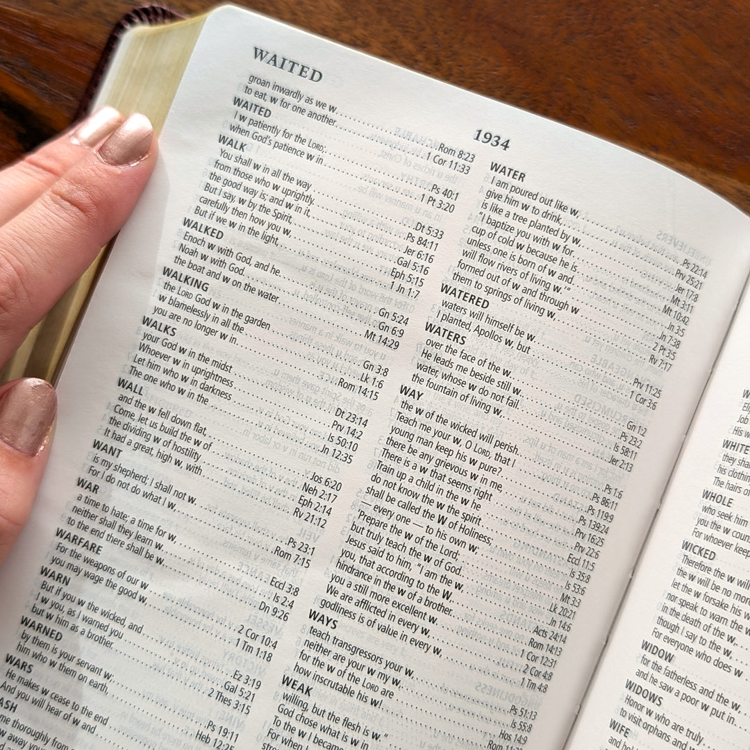 Biblia con letra súper gigante ESV personalizada – Borgoña | Girasol