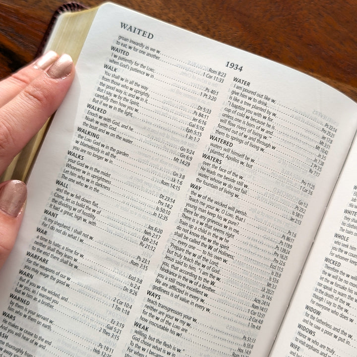 Biblia con letra súper gigante ESV personalizada – Borgoña | Girasol