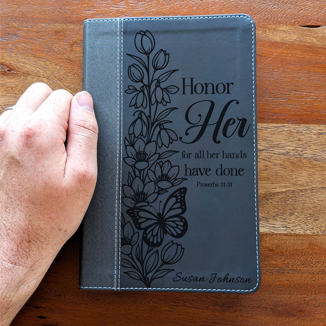 Biblia NVI tamaño personal personalizada – Letra grande, marrón | Hombre de fe