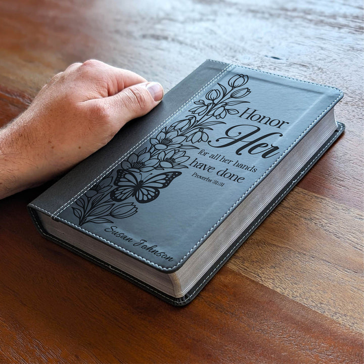Biblia NVI tamaño personal personalizada – Letra grande, marrón | Hombre de fe