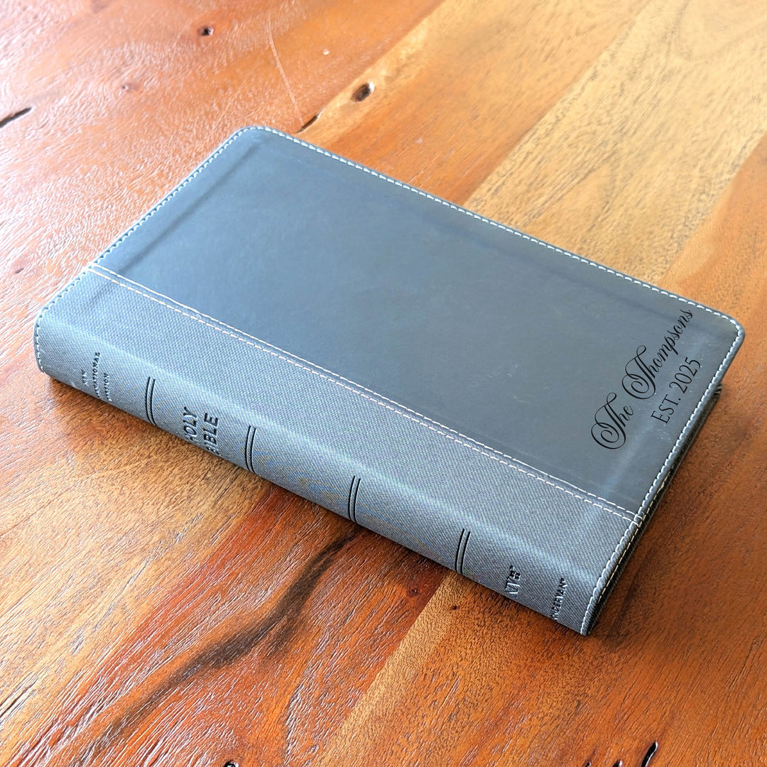 Biblia NVI tamaño personal personalizada – Letra grande, marrón | Hombre de fe