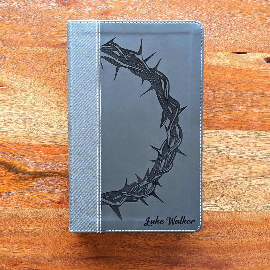 Biblia Personalizada NVI Tamaño Personal – Letra Grande, Negra | Corona de Espinas
