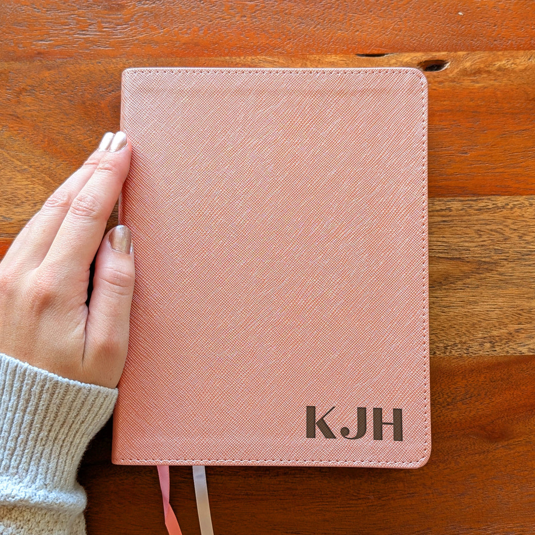 Biblia NVI Personalizada para Niños - Rosa | Nombre grabado