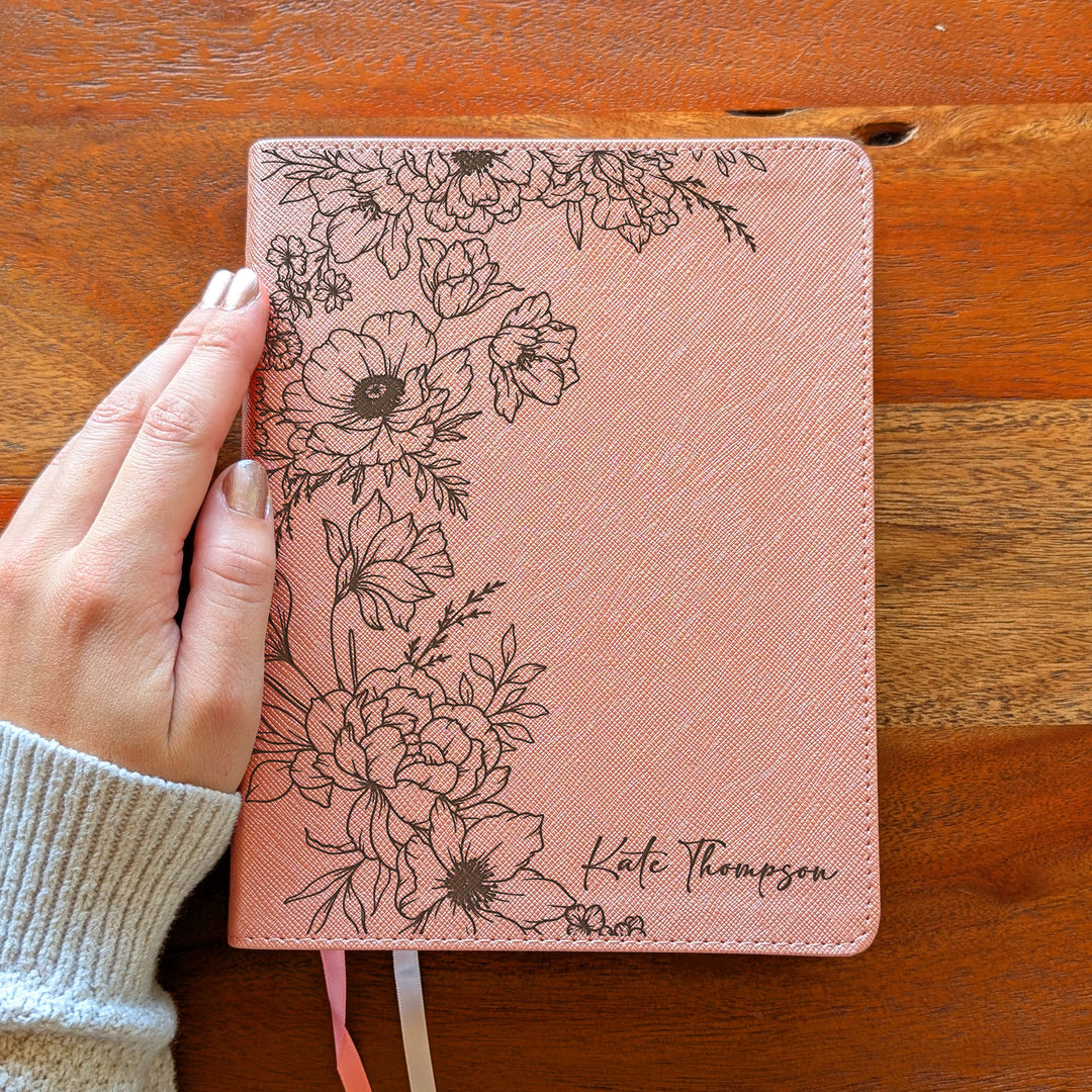 Biblia NVI Personalizada para Niños - Rosa | Nombre grabado