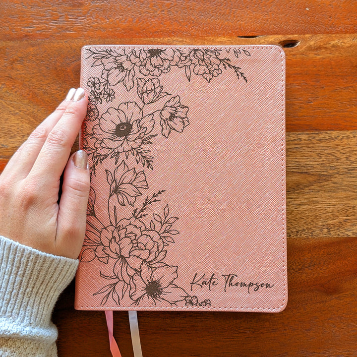 Biblia NVI Personalizada para Niños - Rosa | Nombre grabado